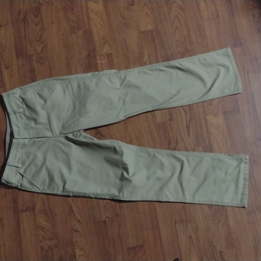 Carhartt Women's Pants size 6 short Khaki